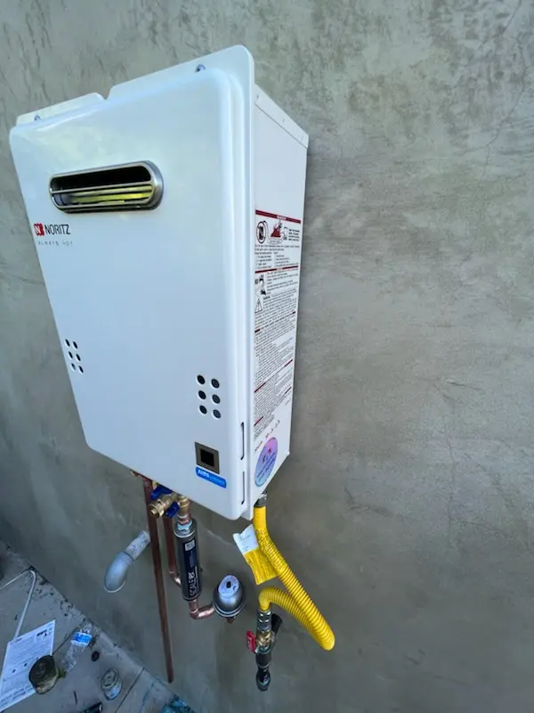 Tankless water heater installation for Los Serranos homes